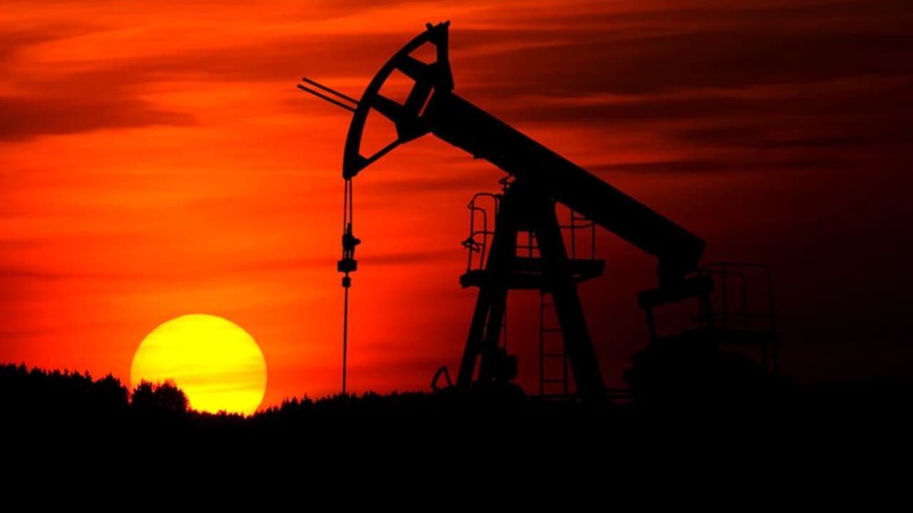 Körfez’de Petrol Trafiği Yeniden Canlandı: Fiyatlar Geriledi