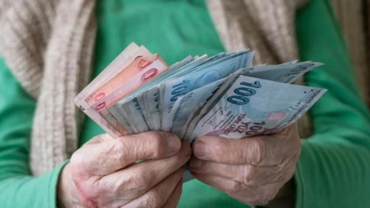 OECD Emeklilik Verileri Araştırması: Türkiye'de Emekli Maaşı Çalışırken Alınan Gelirin Ne Kadarını Karşılıyor?