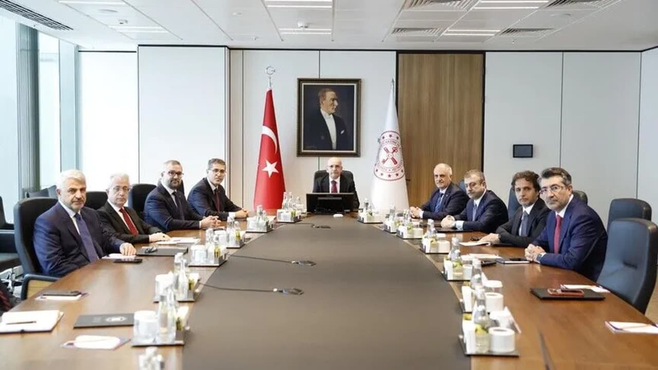 Ekonomi Yönetiminden Erken Mesai: Finansal İstikrar Komitesi Yarın Sabah Toplanıyor
