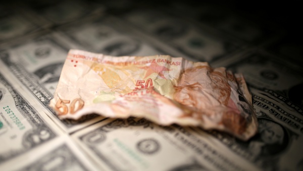 Lira’da negatif ayrışma sürüyor