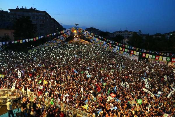 AYM, HDP iddianamesini Yargıtay’a iade etti; Bahçeli AYM de kapatılsın dedi