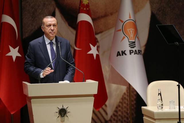 AKP’de çifte revizyon beklentisi