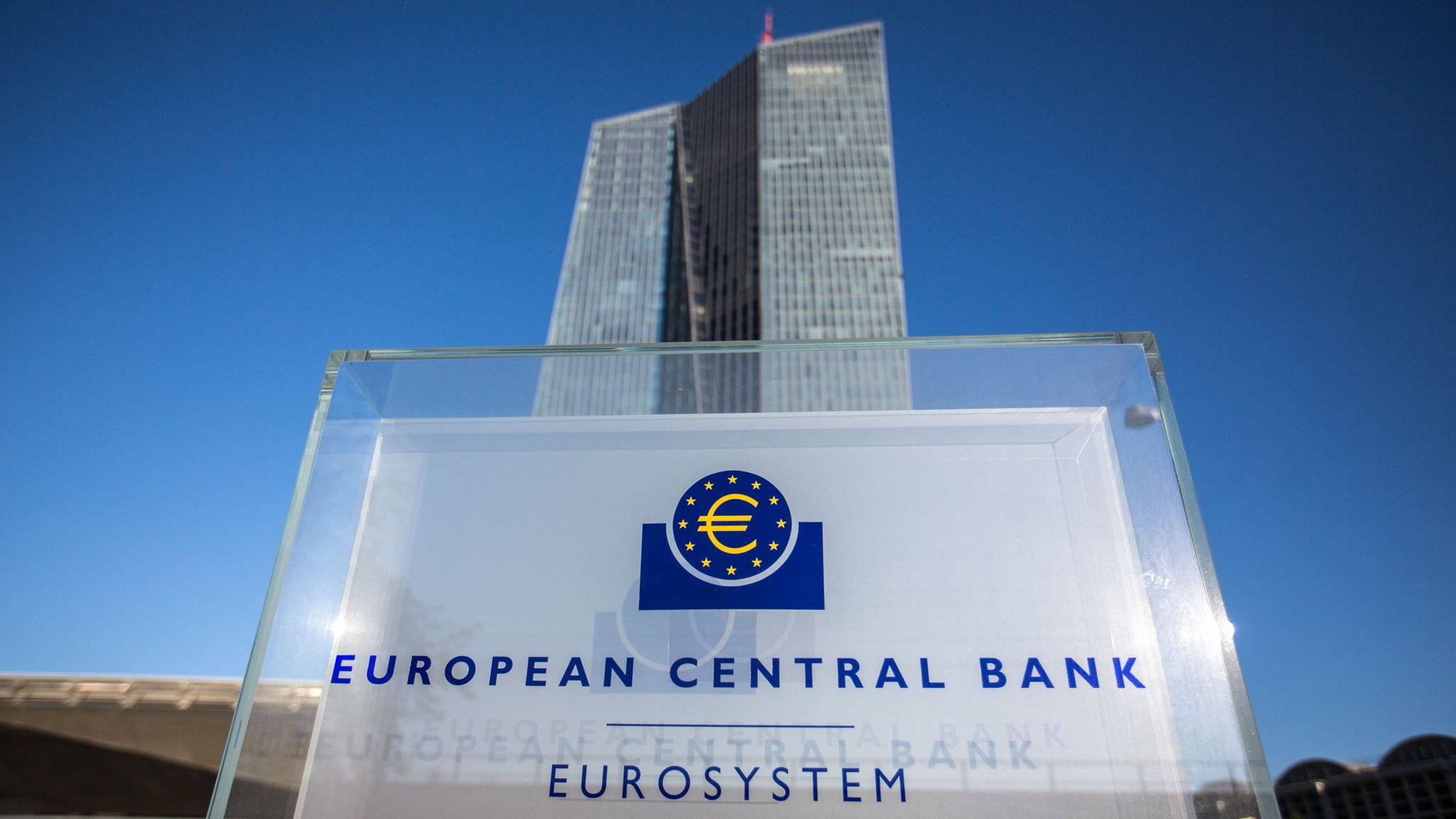 ECB baş ekonomisti: Enflasyonda tepe noktasına gelindi, faiz artırımı gerekli