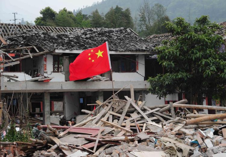 Çin’de 7,4 büyüklüğünde deprem!!