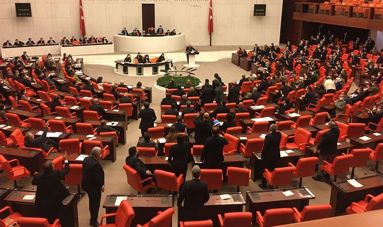 İYİ Parti’nin hekimlerin istifa nedenlerini araştırma önergesi AKP ve MHP oylarıyla reddedildi