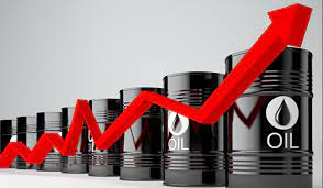 Petrol fiyatları son on yılın en yüksek seviyesine yükseldi