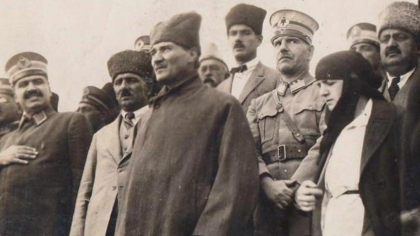 Piyasa Bülteni: Aşk hiç görmediğin halde 83 yaşında bir adamı sevmektir #Atatürk