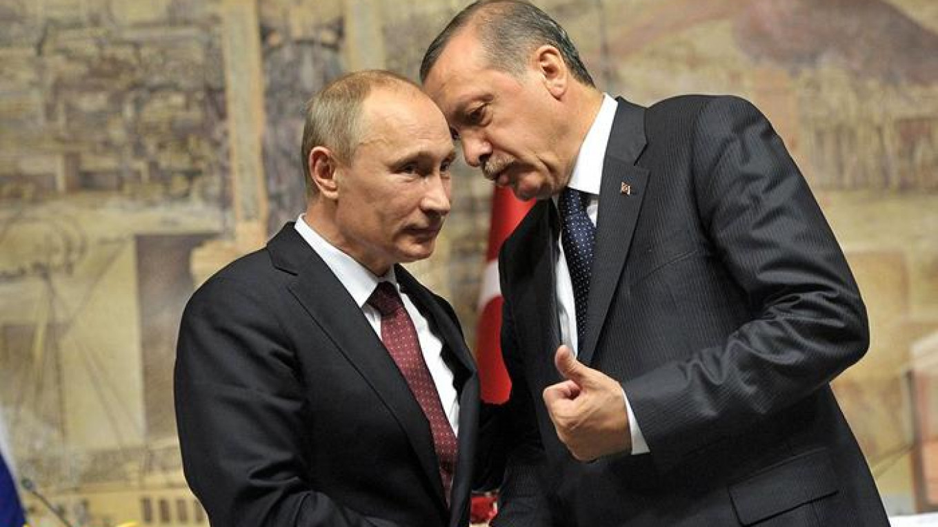 Bloomberg: Türkiye, Rus enerji kaynakları için dolar ödemelerini sonlandırmak istiyor