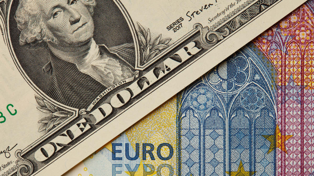 Mahfi Eğilmez: Dolar Euro Eşitliği Bizi Nasıl Etkiler?