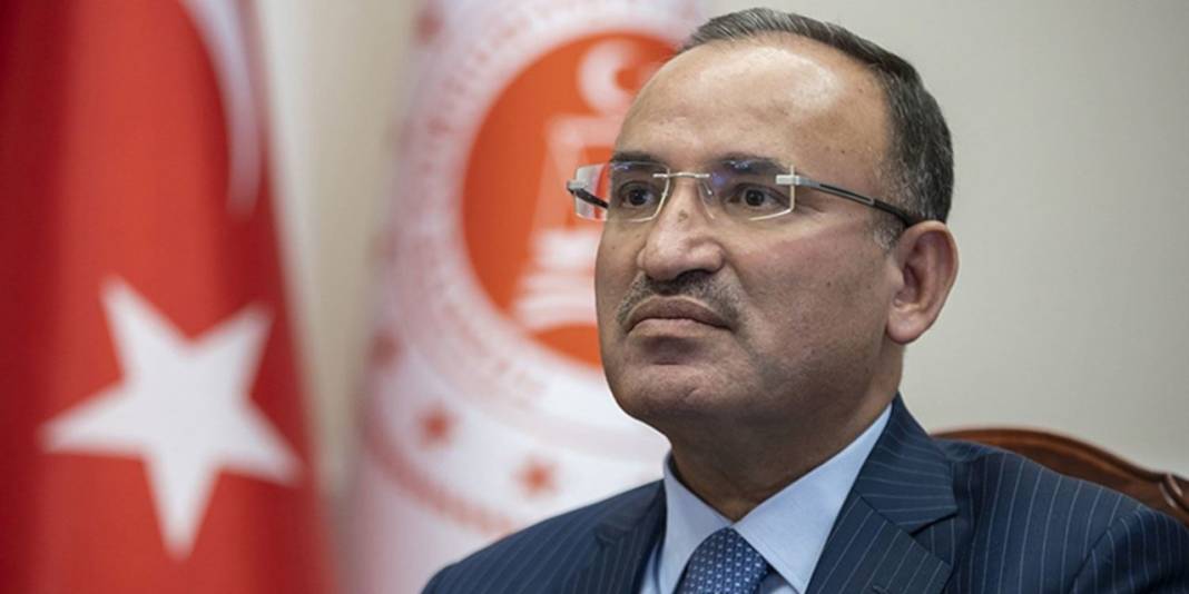 Bekir Bozdağ: Şampanya mı seccade mi kazanacak?