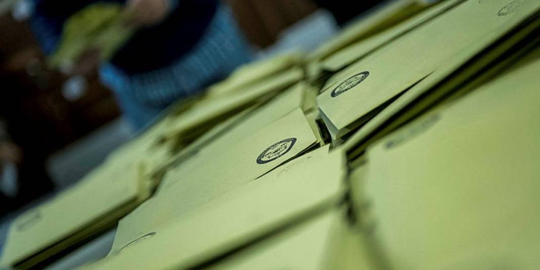 Yöneylem Araştırma: 3 partinin oyları arttı, MHP yine baraj altında
