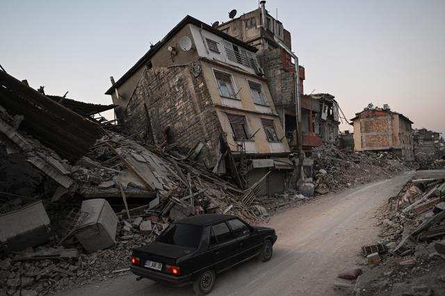 Hatay depreminde ölüm gerçekleşen 1759 binanın 975’i ruhsatsız çıktı