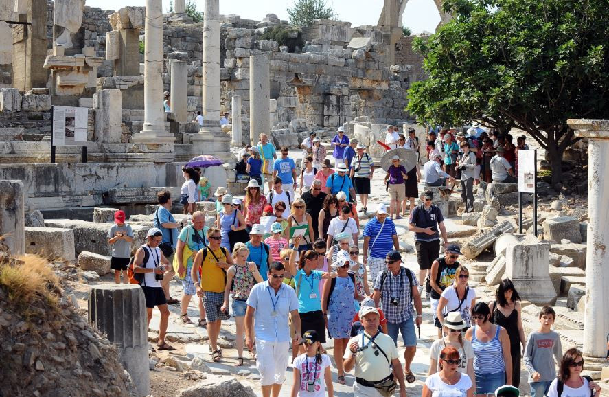 Yerli turist seyahate 22,3 milyar lira harcadı