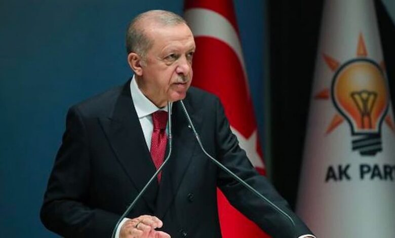 Erdoğan: “Ya toparlarız ya da güneşi gören buz misali erimeye devam ederiz”