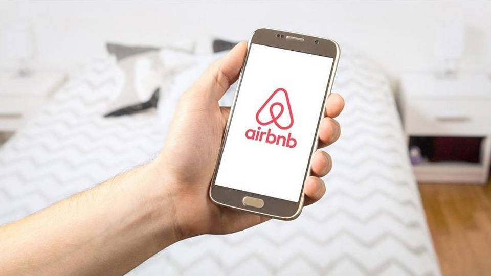 Airbnb evlerine güvenlik kamerası yasağı