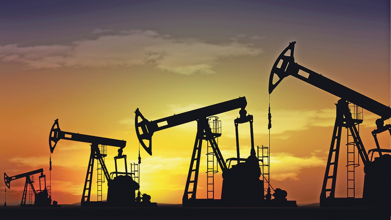 Brent petrolün varil fiyatı rekor düzeye çıktı