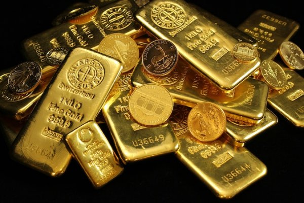 UBS ons altın için yıl sonu beklentisini düşürdü