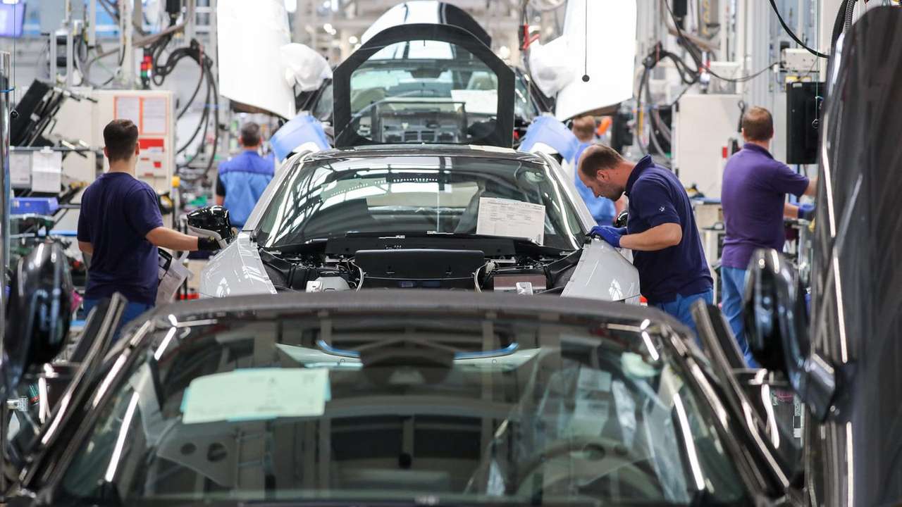 Almanya’da imalat sektörü PMI daralmaya işaret etti