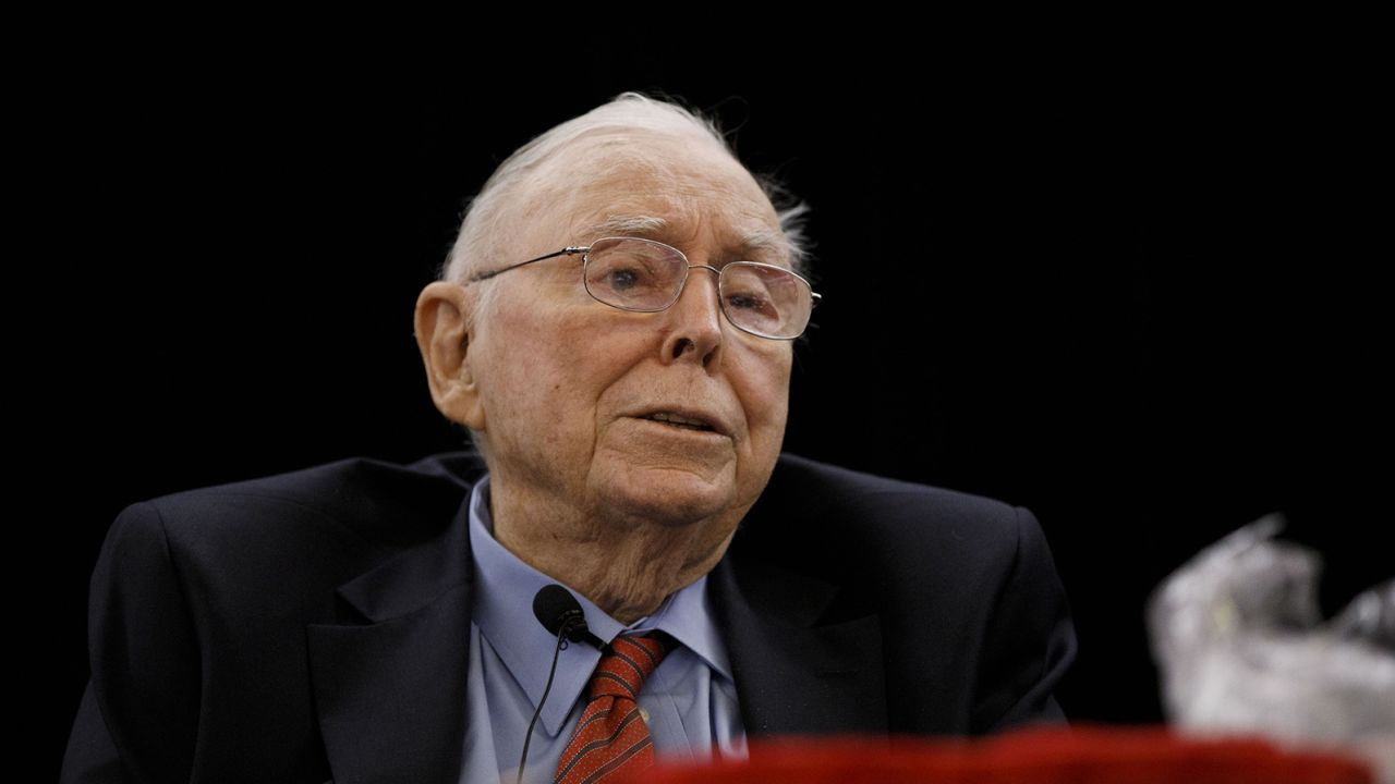 Warren Buffett’ın ortağı Charlie Munger 99 yaşında hayatını kaybetti
