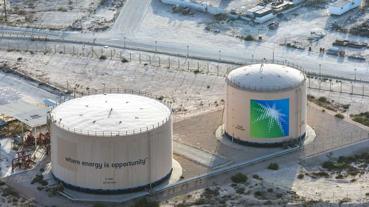 Suudi şirket Kızıldeniz üzerinden petrol sevkiyatına devam ediyor