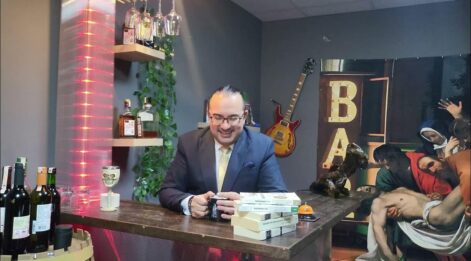 Emre Balıca: Hayal içinde yaşayan bok içinde ölür
