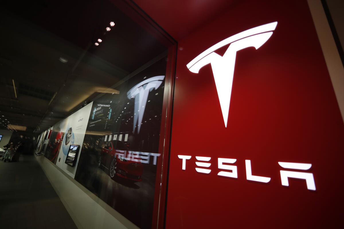 Elektrikli Araç Piyasasında Neler Oluyor: Tesla’nın Merakla Beklenen Ucuz Modeli Tanıtıldı