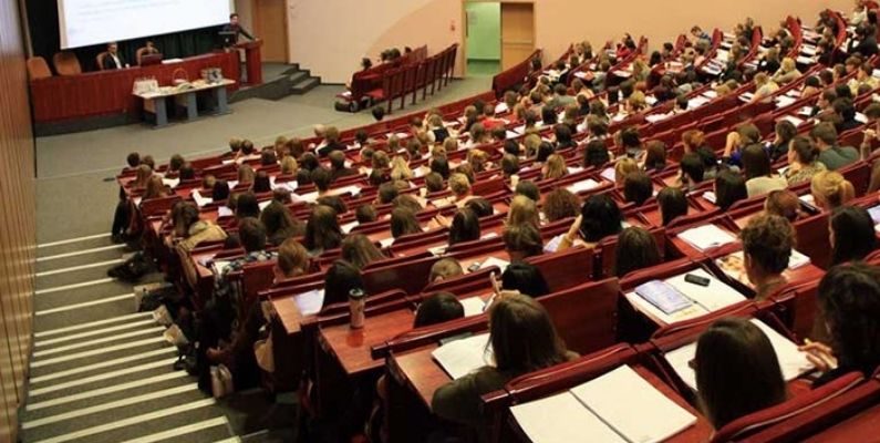 Üniversite Değil, Hayatta Kalma Mücadelesi: Öğrenciler Yeni Eğitim Yılına Ekonomik Krizle Başlıyor