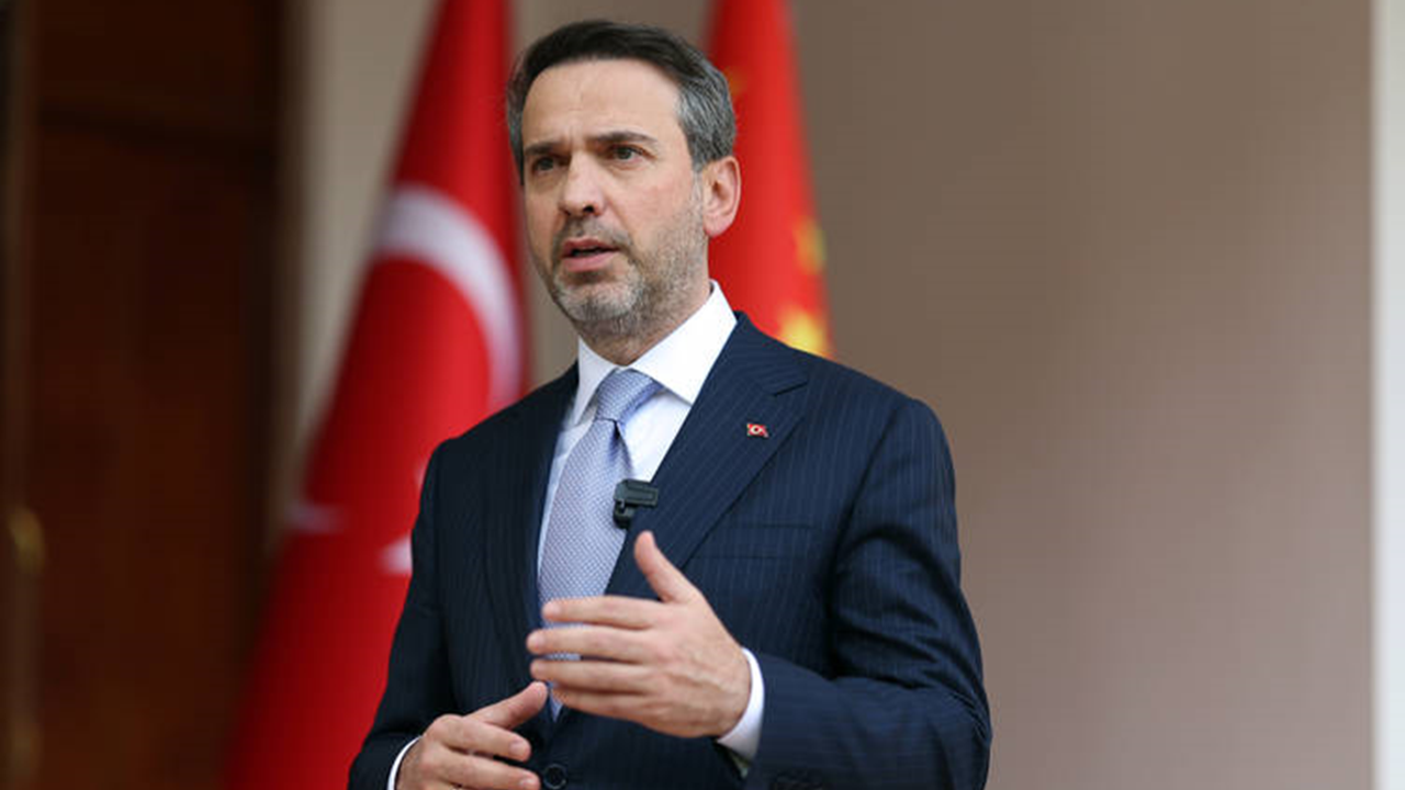 Bakan Bayraktar’tan Net Mesaj:’Nadir toprak elementleriyle ilgili anlaşma yapmadık’