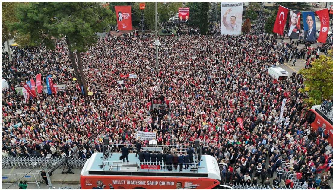 Özel’den Ekonomiye Sert Eleştiri: “Enflasyonda Avrupa Birincisiyiz, Emekli Açlığa Mahkûm”