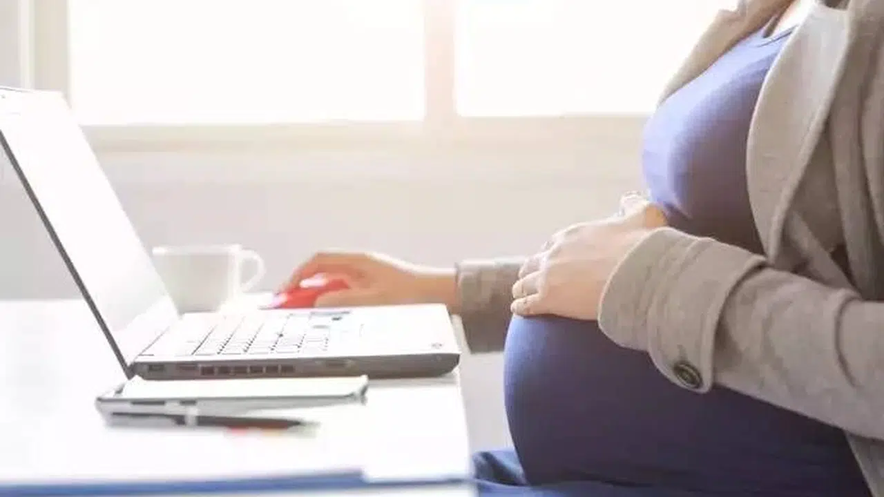 Doğum İzni 24 Haftaya Çıkıyor: İşçi–Memur Farkı Kapanıyor, Babalık İzni Artıyor