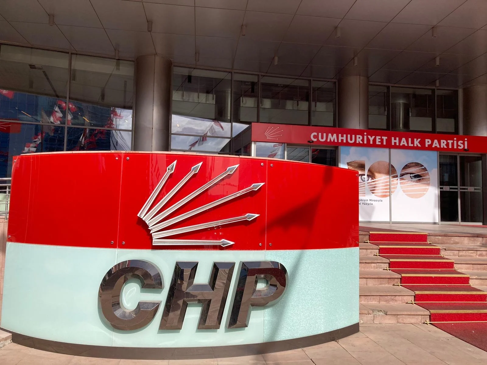 CHP’nin Yeni MYK Üyeleri Açıklandı: 7 Yeni İsim Listeye Girdi