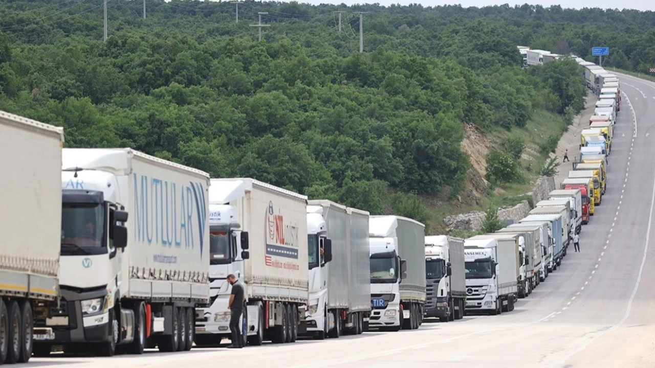 Yunanistan’daki Grev Nedeniyle Sınır Kapılarında TIR Geçişi Durdu