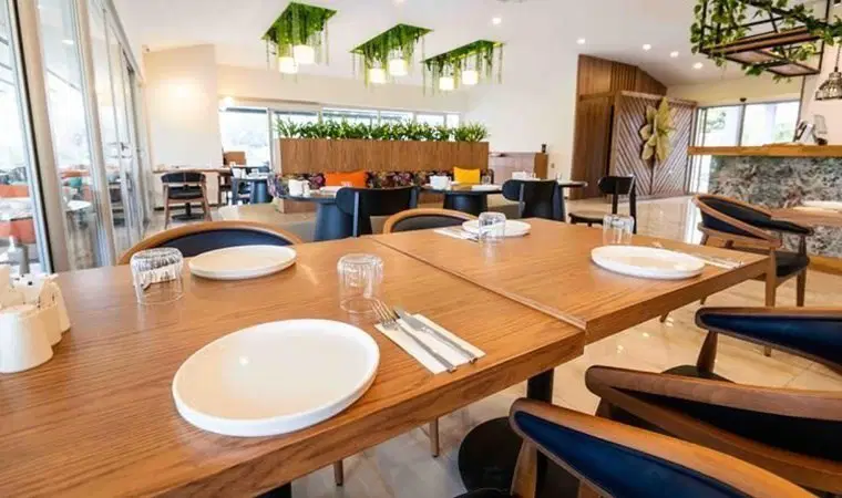 Restoranlarda Yeni Dönem Başladı: Servis, Masa ve Kuver Ücreti Yasaklandı