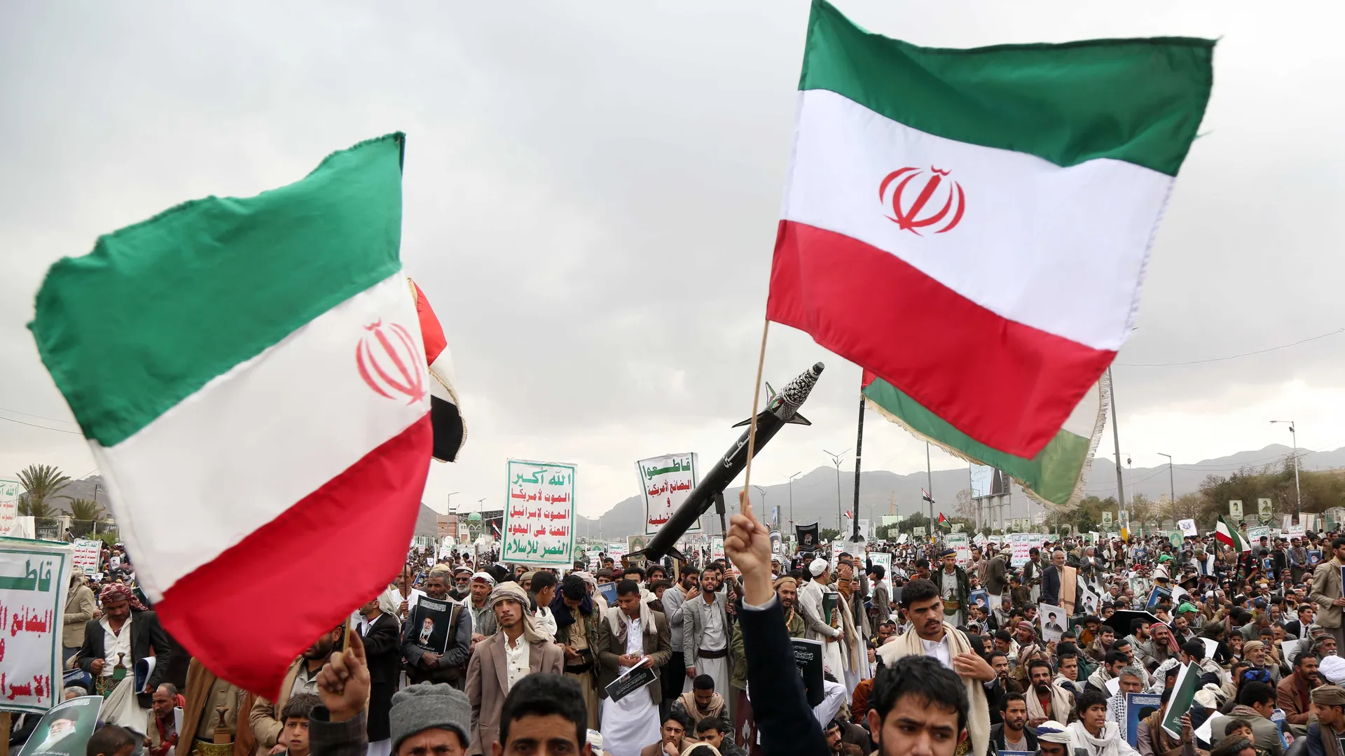 Yapısal Çözülmenin Anatomisi: İran Ekonomisinde ‘Devlet Aklı’nın Sonu ve Hücresel Kaos Dönemi