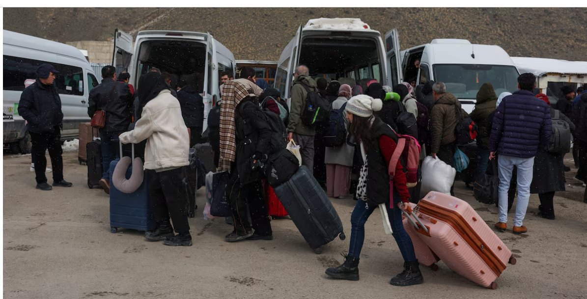 Reuters:  Yüzlerce İranlı Türkiye’ye Geçti: Sınır Kapısında Hareketlilik