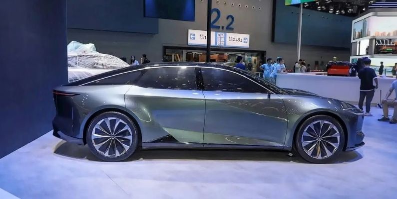 Tesla Model S’e Dişli Rakip: Toyota bZ7 Hem Ucuz Hem Daha Hızlı Şarj Oluyor!