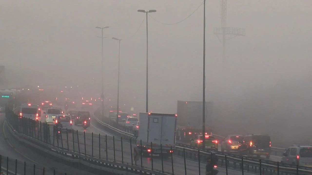 İstanbul’da Yoğun Sis Alarmı: Görüş Mesafesi Kritik Seviyede